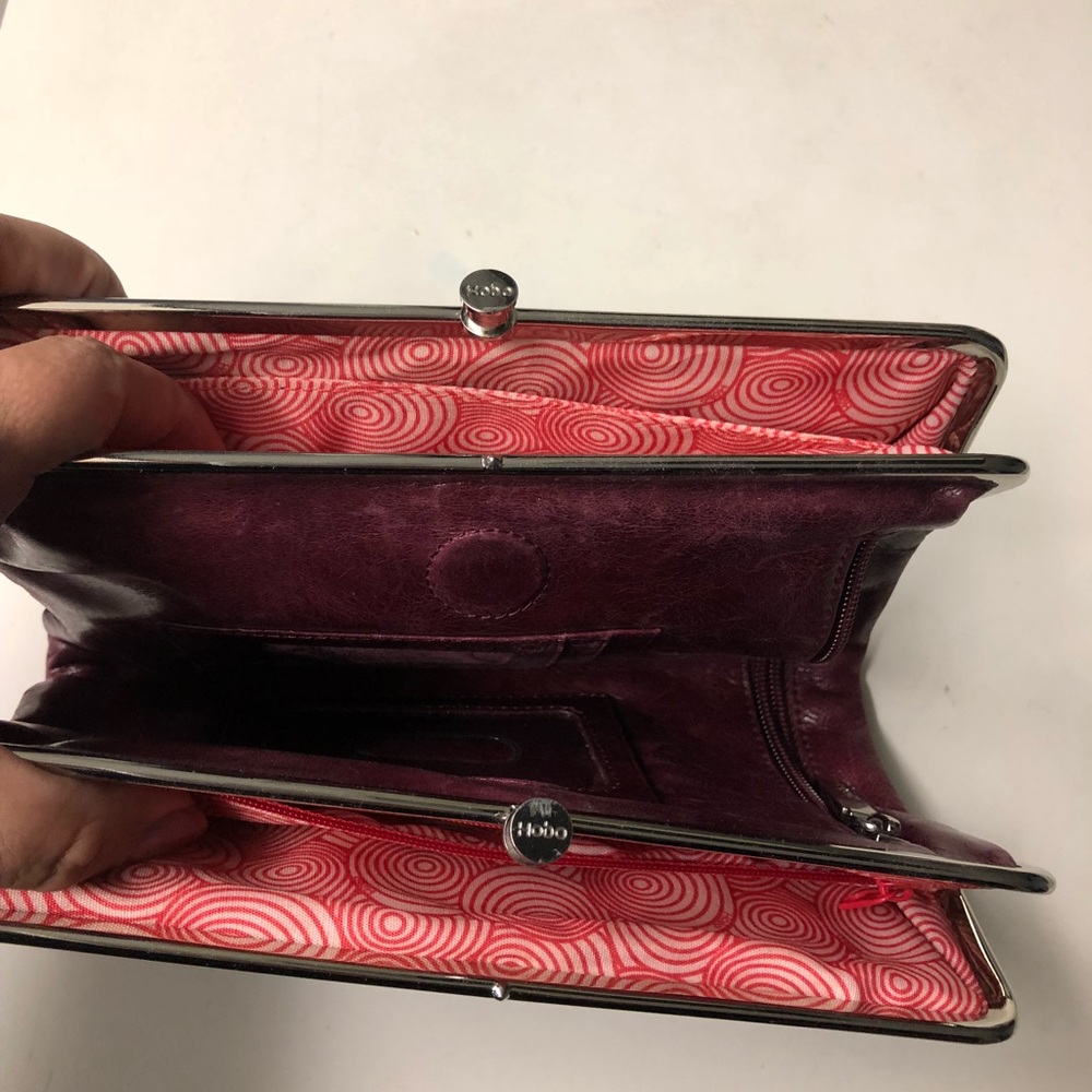 Hobo clutch burgundy never used.
